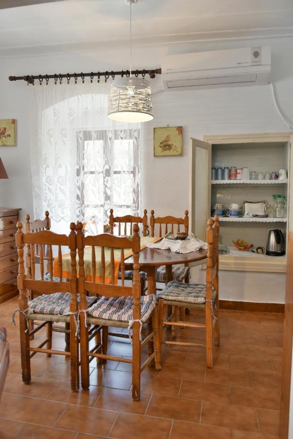 Grandmas Guest House Ýdra Eksteriør bilde